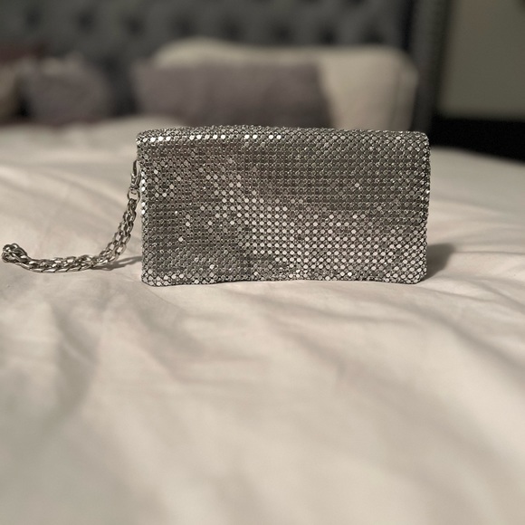 Nordstrom Handbags - ❤️Nordstrom Silver Sparkly Wristlet NWT